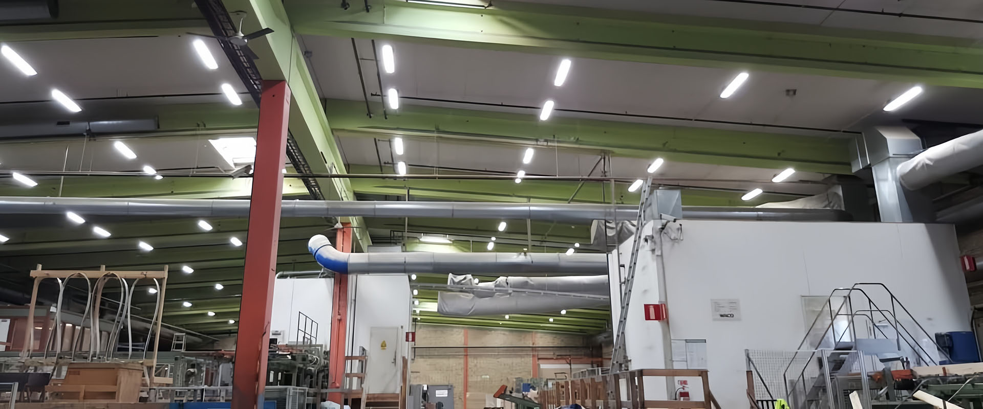 Lineare LED-Hochregalbedienung in der Fabrik